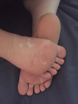 ellessexyfeet:  Oops😘