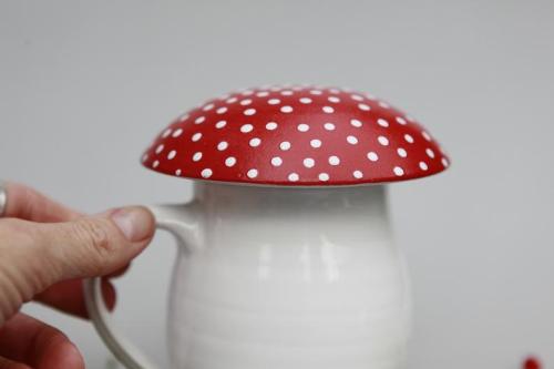 littlealienproducts:Mushroom Mug byVandaValerie