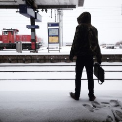 pandaxdreamm:  🌒 #neige #palezieux #train #station  Snow is finally here!!