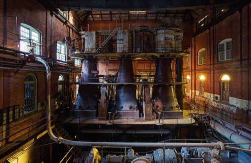 destroyed-and-abandoned:  Triple steam expansion engine in a water pumping station in New Jersey . Source: Subversive Photography (flickr) 