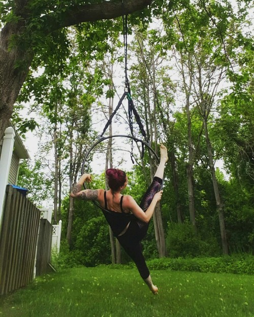 Finally got my own hoop at home. Of course it&rsquo;s 90 degrees and I&rsquo;m sweating all 