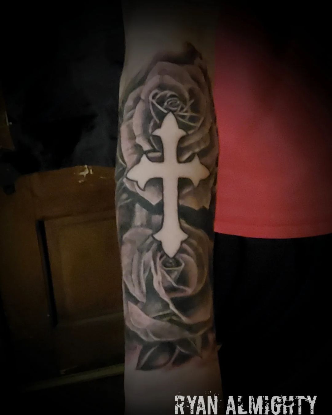 Fun night doing black and gray roses with negative space cross
#almightystudios #RyanAlmighty #rosetattoo #crosstattoo #tattoo #tattoolife #crossrosetattoo (at Almighty Studios Gallerie...