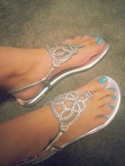 Feetblogz is a blog about cute girls feet