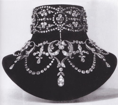 ephemeral-elegance:Diamond Collar Necklace, 1899Designed by Boucheron Owned by Mary-Louise McKayvia 