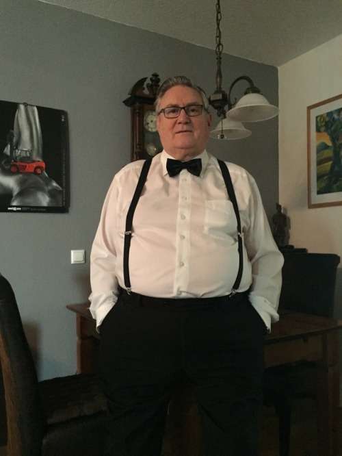 alfredo55fan: davidnie:  ——- ON THE NET ——– HANDSOME GRANDPA = HERMOSO ABUELO.   To follow my blog: 