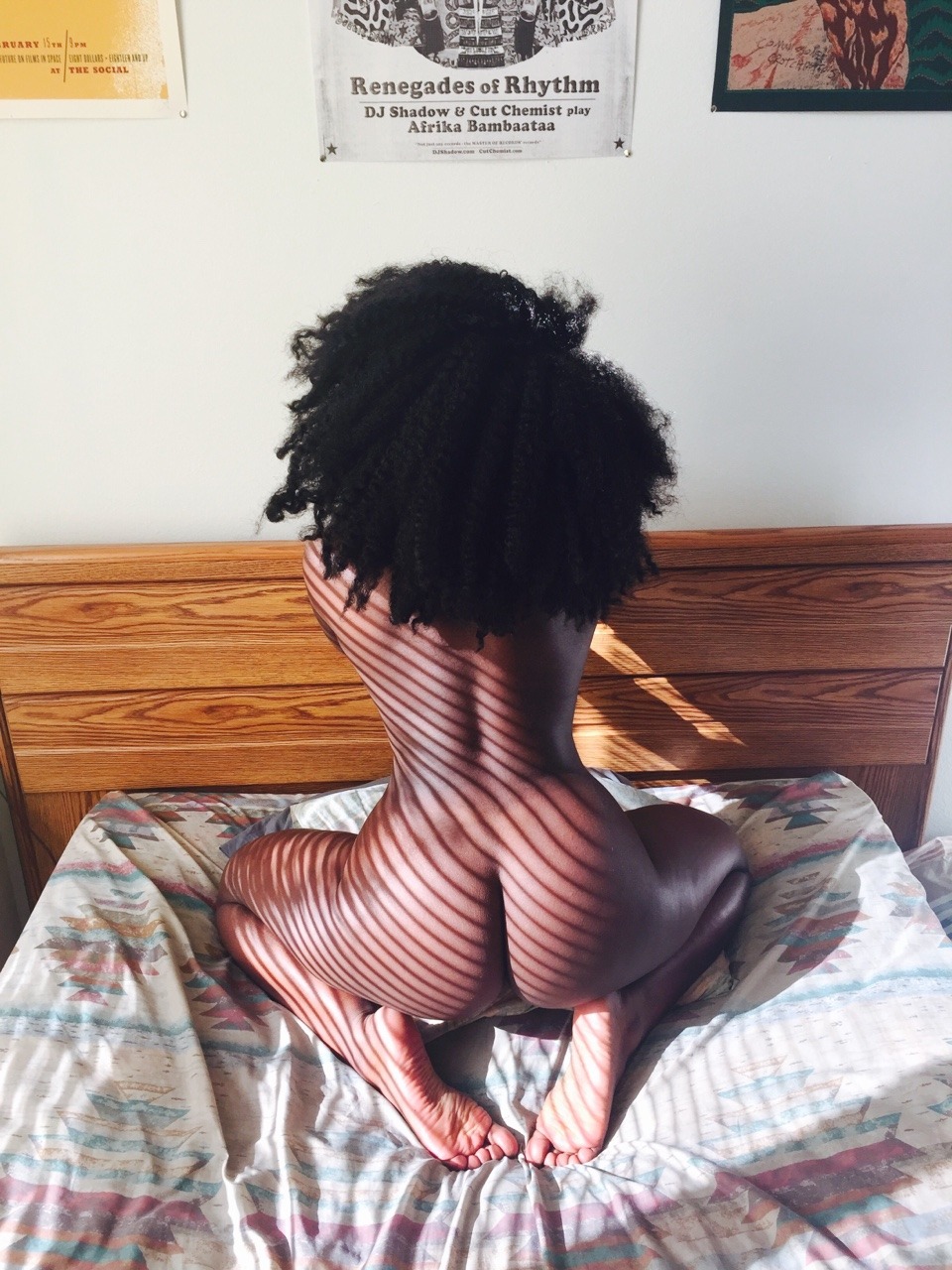 hdriderplover:  black-babe0logy: ass and an afro  In the Morning… She’s waiting…..