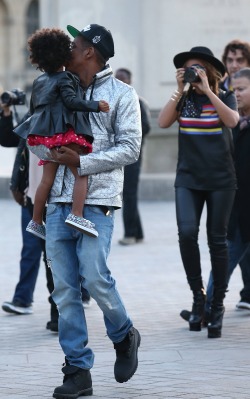 Thebeyhive:  Beyoncé, Jay Z And Blue Ivy In Paris (Oct 7) 