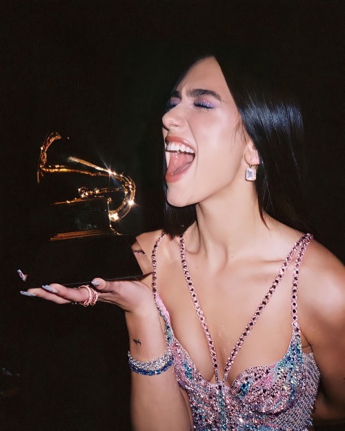 dua-daily:  dualipa 🤞🏼✨🤞🏼✨🤞🏼✨