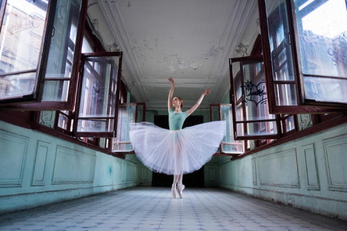 mymodernmet:Ballerina Combines Intricate Beauty of Russian Ballet and Architecture