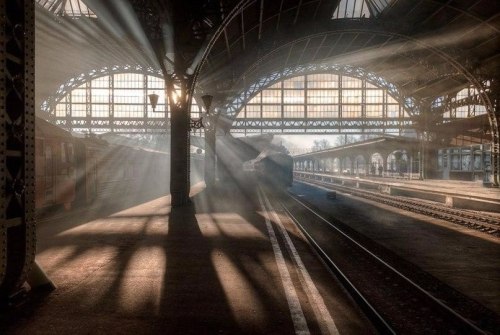 steampunktendencies:Vitebsky Railway Station, Saint Petersburg, Russia  