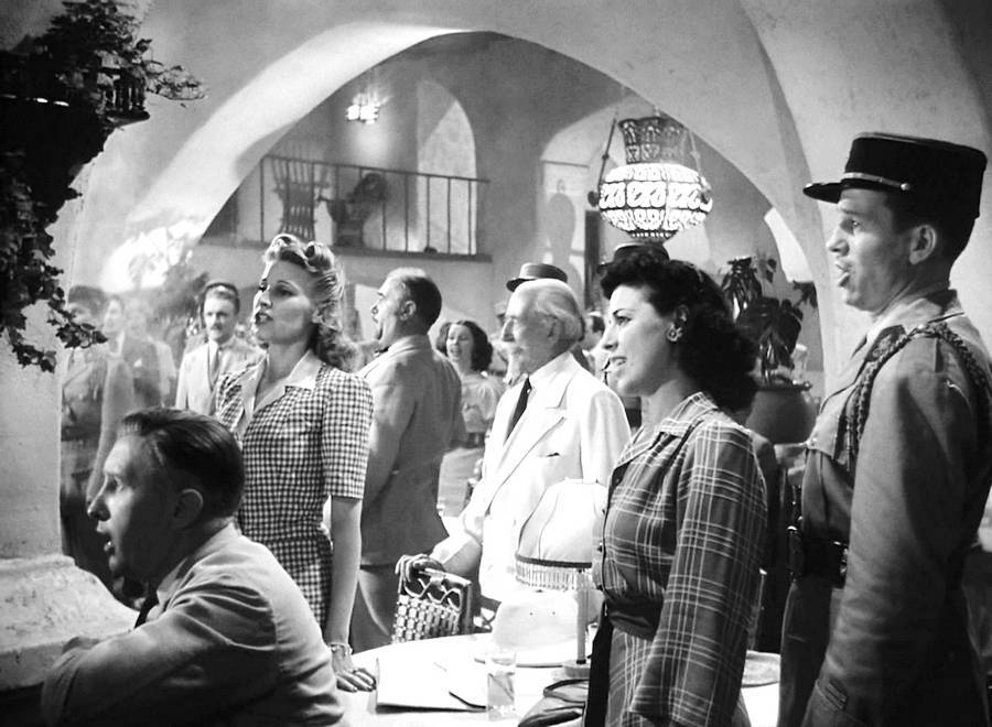 wehadfacesthen:  Singing La Marseillaise in Casablanca  (Michael Curtiz, 1942) 