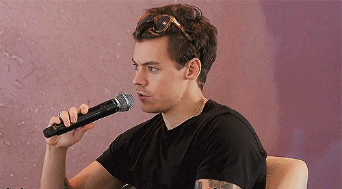 harrystylesgotmefuckedup: hs interview x asia.