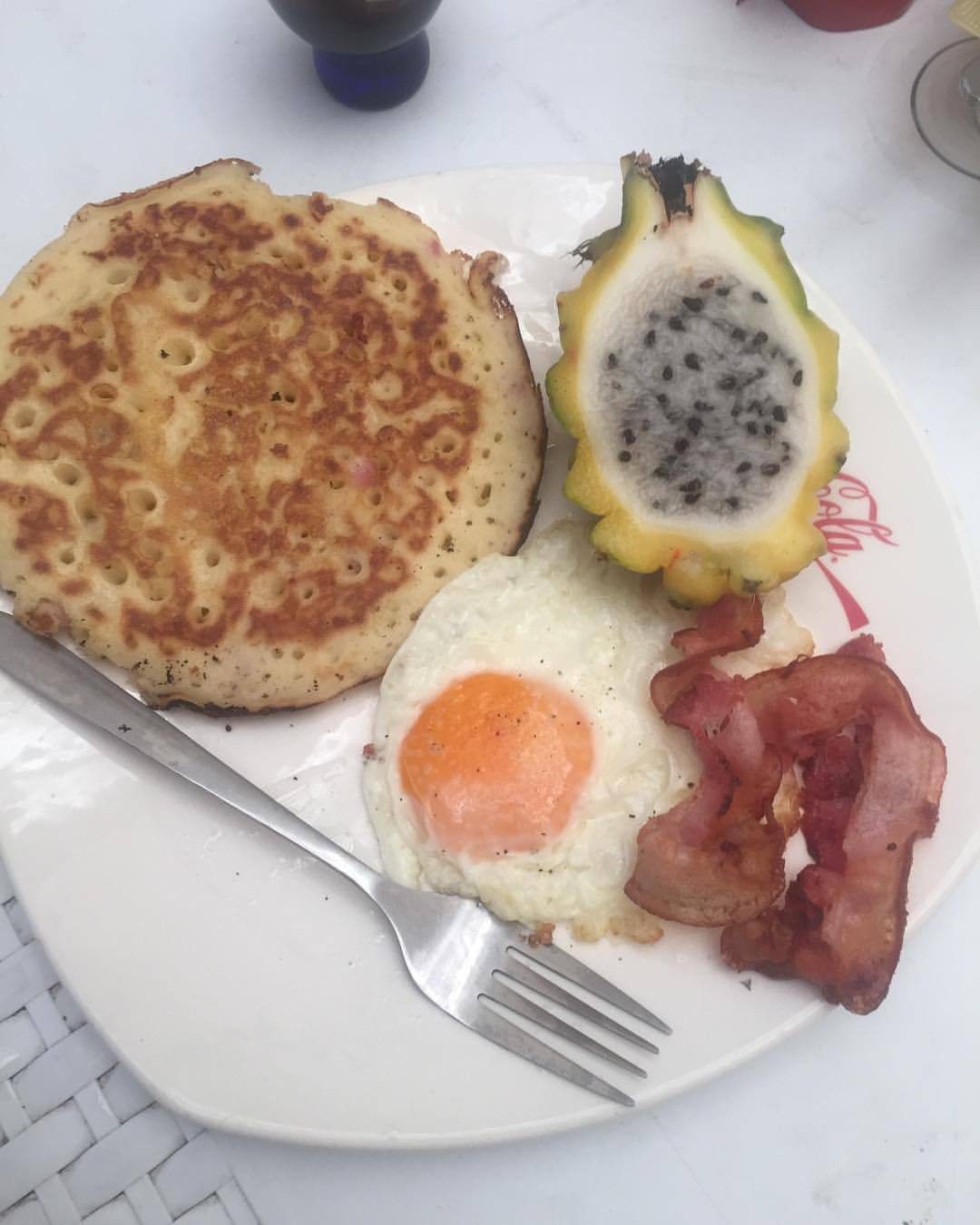 #madeherbreakfast #baconpancakes #bacon #friedegg #overeasy #pitaya #yellowdragonfruit