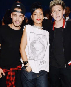 rihannasdick:  Rihanna + One Direction 