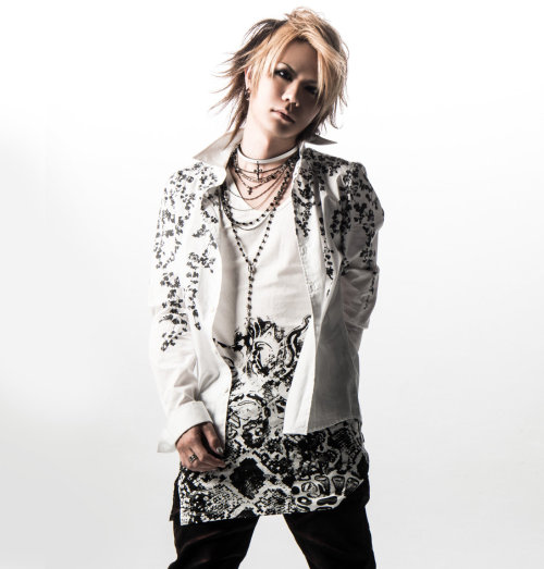 enchantingmoon:CIVARIZE ×『攻撃ハ最大ノ防御ナリ。』special collaboration featuring Ryoga and K of BORN. 