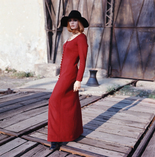 ohyeahpop:Raffaella Carra wearing a long dress and a wide-brimmed hat photographed by Marisa Rastell