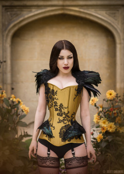 gothicandamazing:  Model: Threnody In VelvetPhoto: Scott ChalmersCorset: Elisabeth ArmstrongWelcome to Gothic and Amazing |www.gothicandamazing.org 