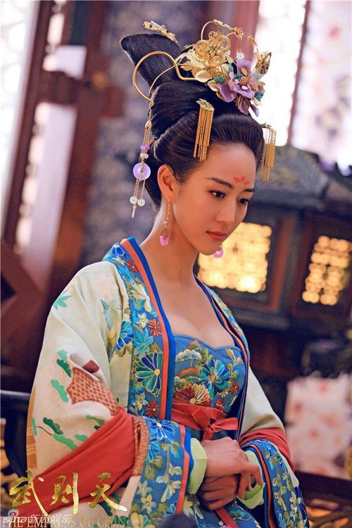 Costumes from The Empress of China, starring Fan Bingbing (Click to enlarge)The TV series is set in 