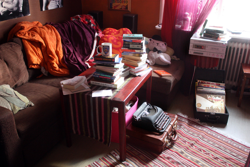 teachingliteracy:  thanks for the #shelfie, coeurls!: My bookcases are filling up,
