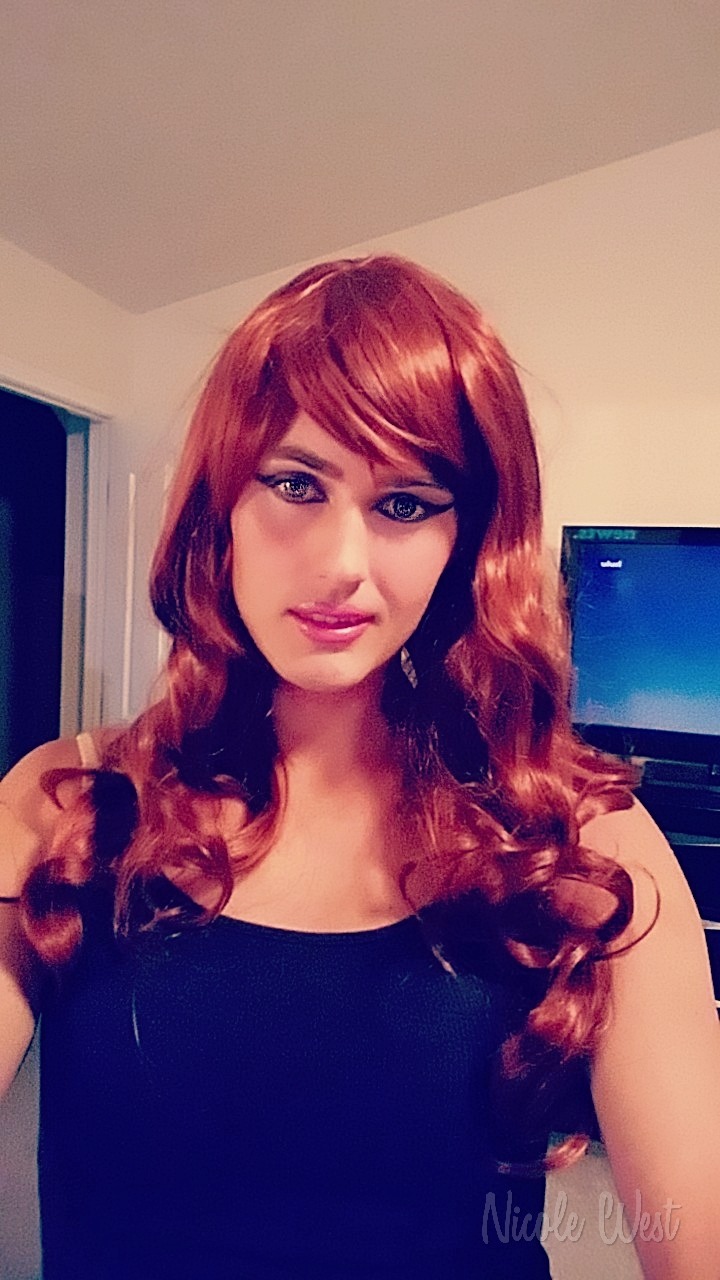 missnicolewest:Working on a Saturday. Overtime babe ;) Beautiful love the red hair
