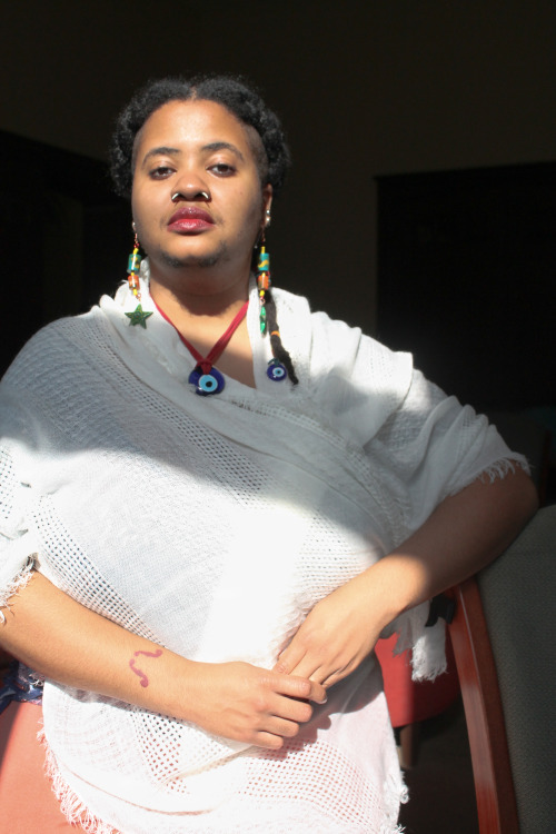 whyvoneenee:“La Obra”This latest photography project is based on the photographs of Frida Kahlo, hon