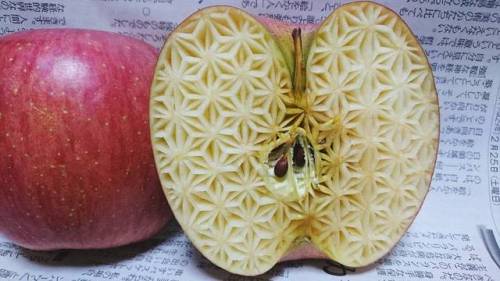 culturenlifestyle:   Gaku’s Ethereal Food Carvings Japanese artist Gaku carves fruits and vegetables