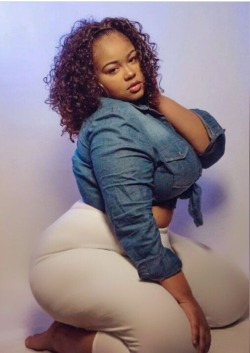 bigmofrigga:  apollo2095:  bbworship:  Big Sexy  The right type of thickness  Gorgeous.