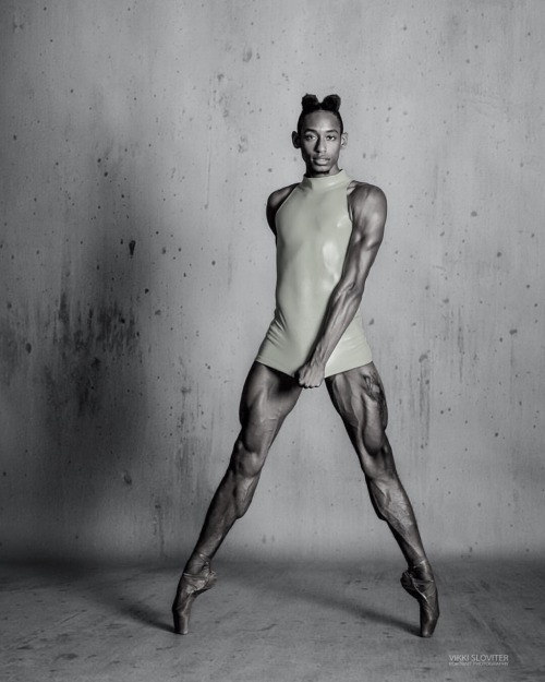 ohthentic:  pas-de-duhhh:Addison Ector dancer with Complexions Contemporary Ballet Photographed by Vikki Sloviter  Oh