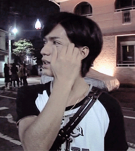 ryo-lashes: Scratching furiously on the set of Ryusei no Kizuna