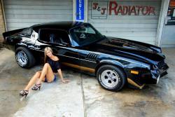 backyardgarage:  just a killer 79 Z with a beautiful blonde, yeah see them all the time!! Yeah right!!