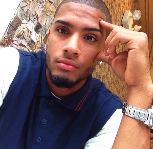 expossingpapis69:  www.expossingpapis69.tumblr.com  I love this fucking light skin😩😩😩  IG: youdontknowmecuz
