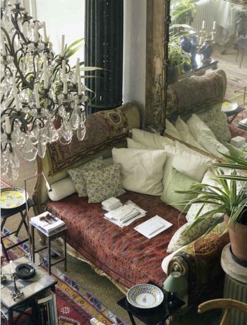 Fonte Beyond Chic - Great Fashion Designers at Home Ivan Terestchenko daybed beyond chicPosted tinam