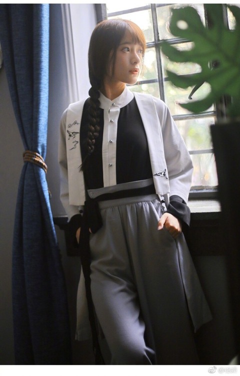 cfensi:Who says hanfu can’t go with pants?