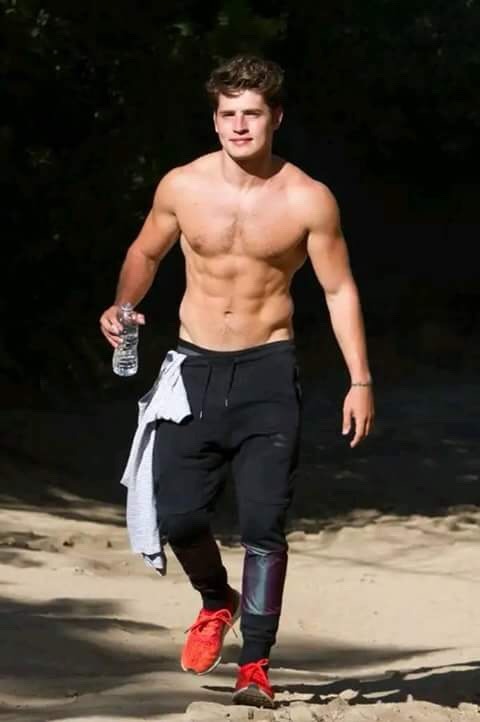 fuustevepena: Gregg Sulkin