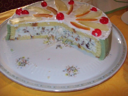 ferribotti:  La cassata ha una sua filosofia di vita, come il bushido o lo zen. Si basa innanzitutto su tre rapporti fondamentali: Fragilità, Equilibrio, Creazione.La Fragilità è insita nei prodotti che si usano, la ricotta ad esempio è qualcosa di