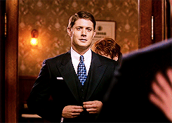 sassywiinchesters:              Dean Winchester Meme ♚ Favorite Outfits [1/6] ↳ 7.12 Time After Time             