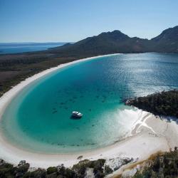 bountybeaches:  Wineglass Bay, Tasmania  Keep reading