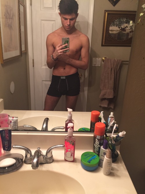 mattandjones:  smol arms fat body