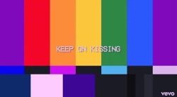 appartatiemezziubriachi:  “Keep on kissing.” 