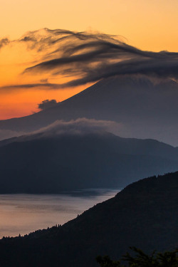 ponderation:  Dragon god of Mt.Fuji by MinoruOrii 