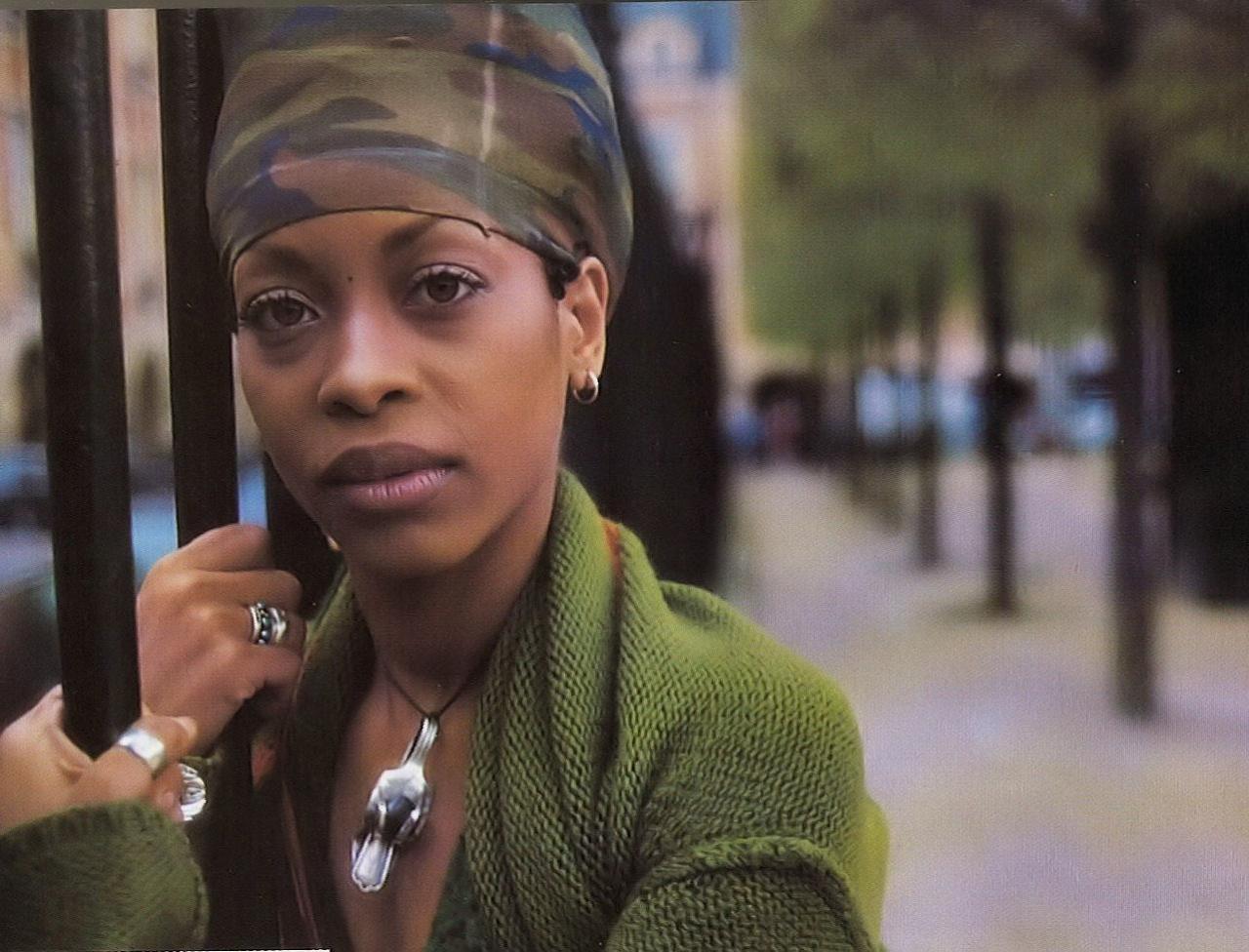 queen-old-soul:  Erykah Badu in Paris 1996. 