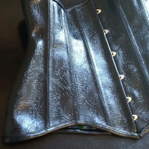 Black paisley embossed vinyl underbust. Made by @ivyasphyxia For all orders & enquiries, please 