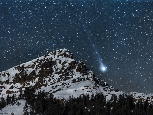 Comet Lovejoy setting beside Mt Brokeoff in Lassen Volcanic National Park.