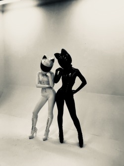 camdamage: I had the honor of being a space kitten with Vespa today!  @reflectivedesire (I’m in black! BTS thanks to @tenagainst) 