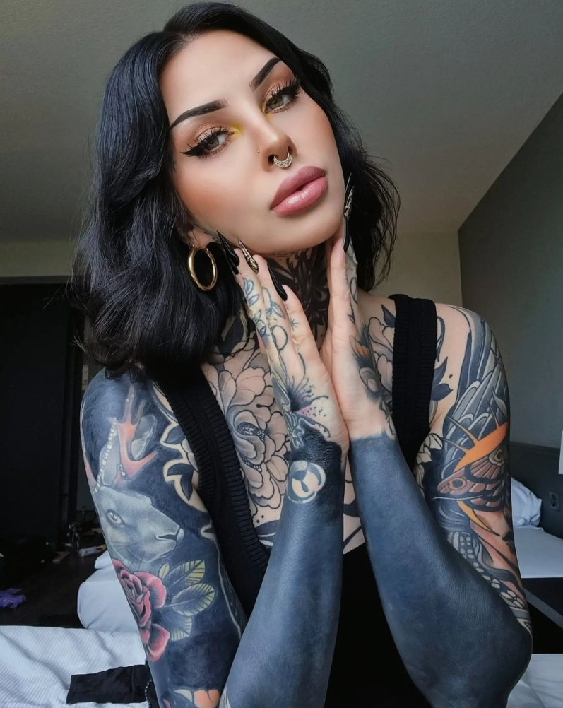 Woman covers 90 of body in tattoos to be daddys girl