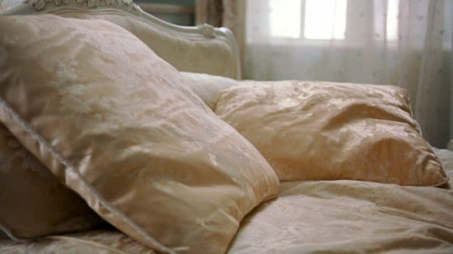 doesthiscomeinnavy:Marie Antoinette (2006) dir. Sofia Coppola