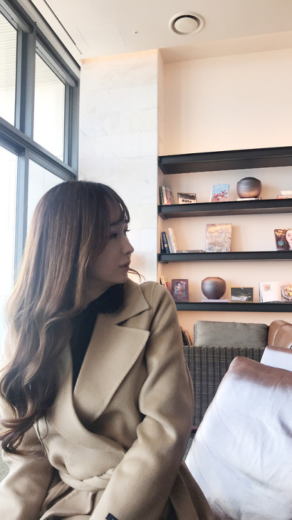 shemaleyoonricoo2:  나의 사진은 어째서 분위기가 없고 위기만 있는걸까……..ㅋㅋㅋㅋㅋㅋ그래도 정성스레 해준 미용실언니의 마음을 담아서샷! 머리가 이쁘게 됐오!!!#오프 #일탈 #오프녀 #쉬멜