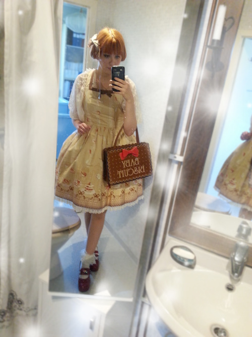 tinycinnamonteacup:OOTD ( ≧Д≦)