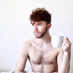 curlywurlyboy:Messy hair, don’t care Sunday