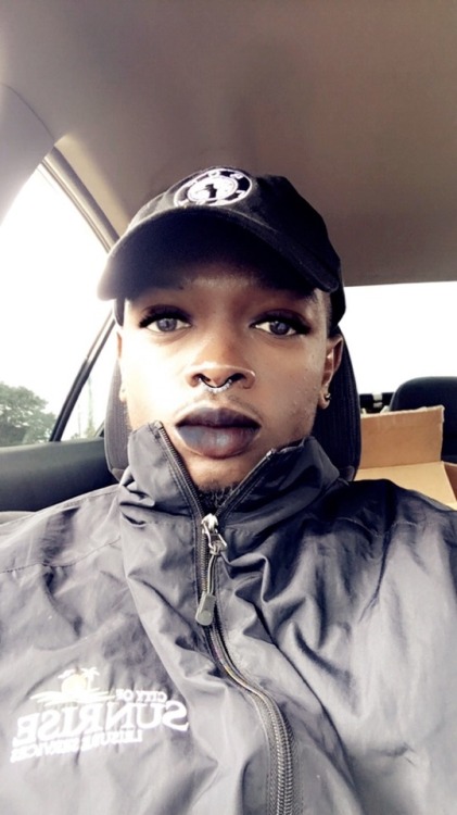 jetsxdopestnerd:  Carefree X stress free   Oh the last pic is snapchat filter 😭😂😭😂😂  IG : BonLavi
